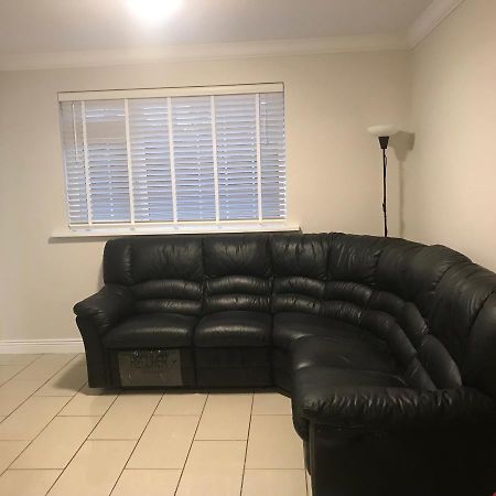 Cheerful 4 Bedroom Town House With Bbq, 戈尔韦 外观 照片