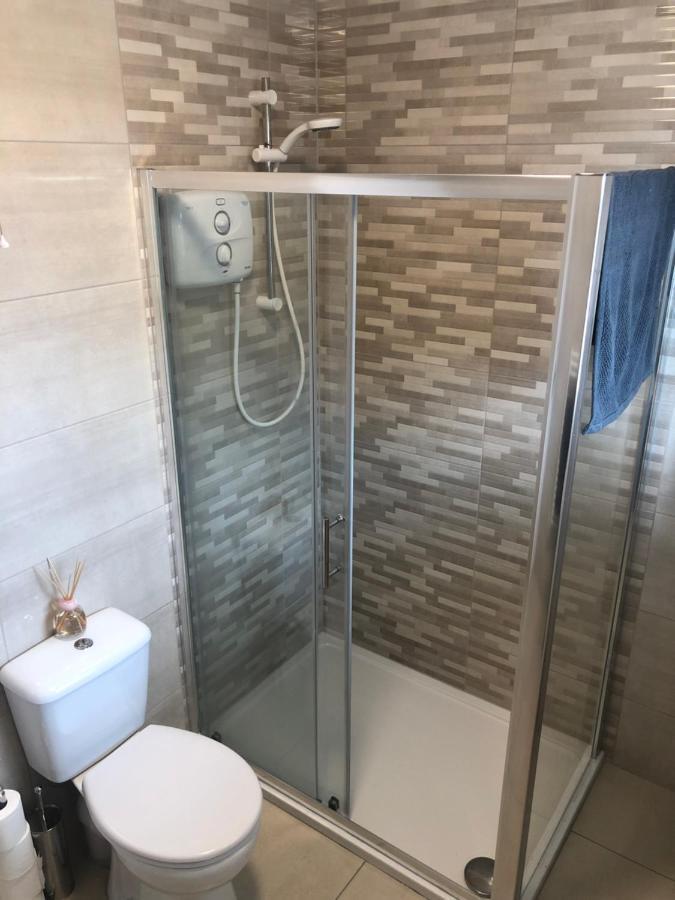 Cheerful 4 Bedroom Town House With Bbq, 戈尔韦 外观 照片
