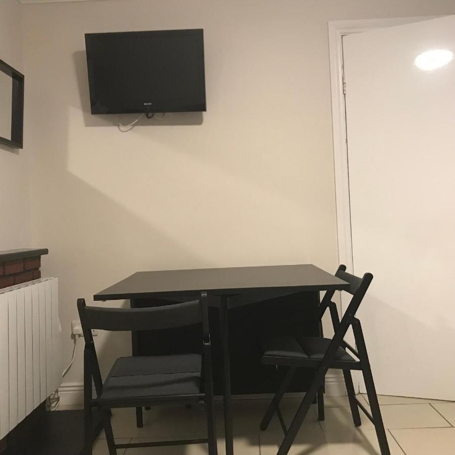 Cheerful 4 Bedroom Town House With Bbq, 戈尔韦 外观 照片