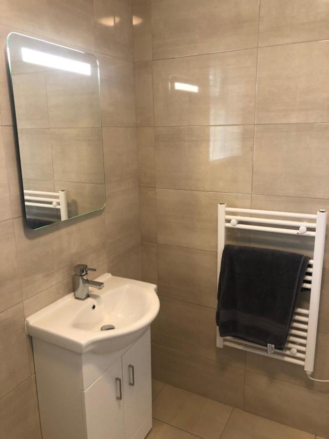 Cheerful 4 Bedroom Town House With Bbq, 戈尔韦 外观 照片