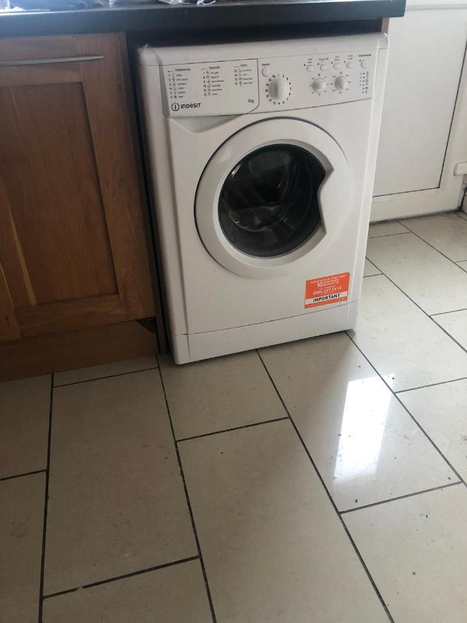 Cheerful 4 Bedroom Town House With Bbq, 戈尔韦 外观 照片