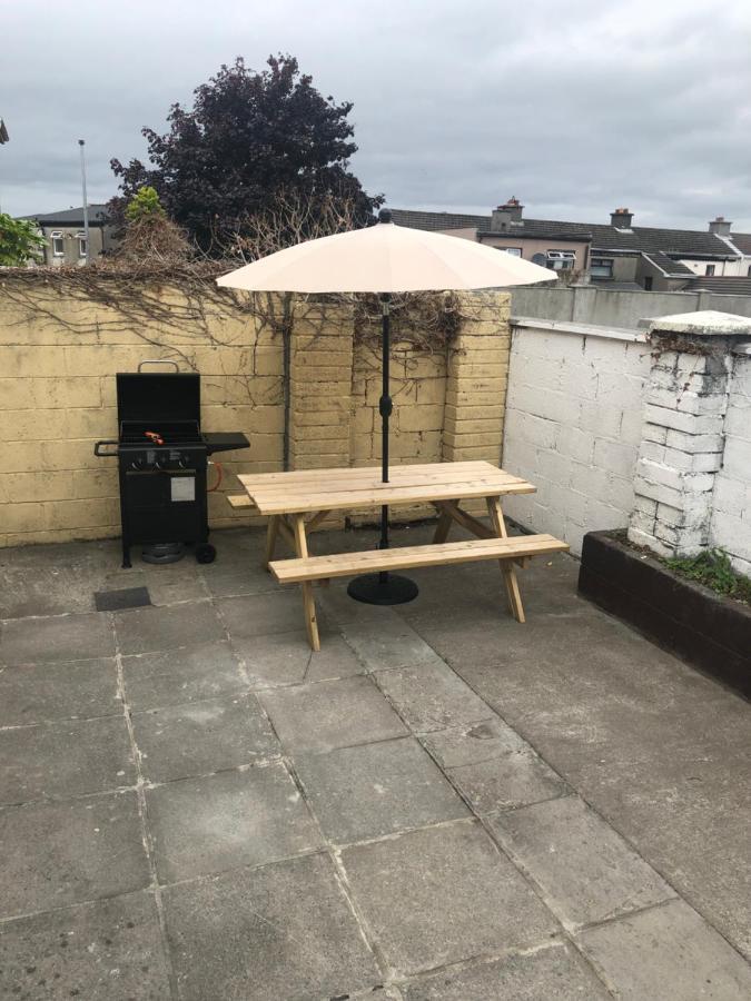Cheerful 4 Bedroom Town House With Bbq, 戈尔韦 外观 照片